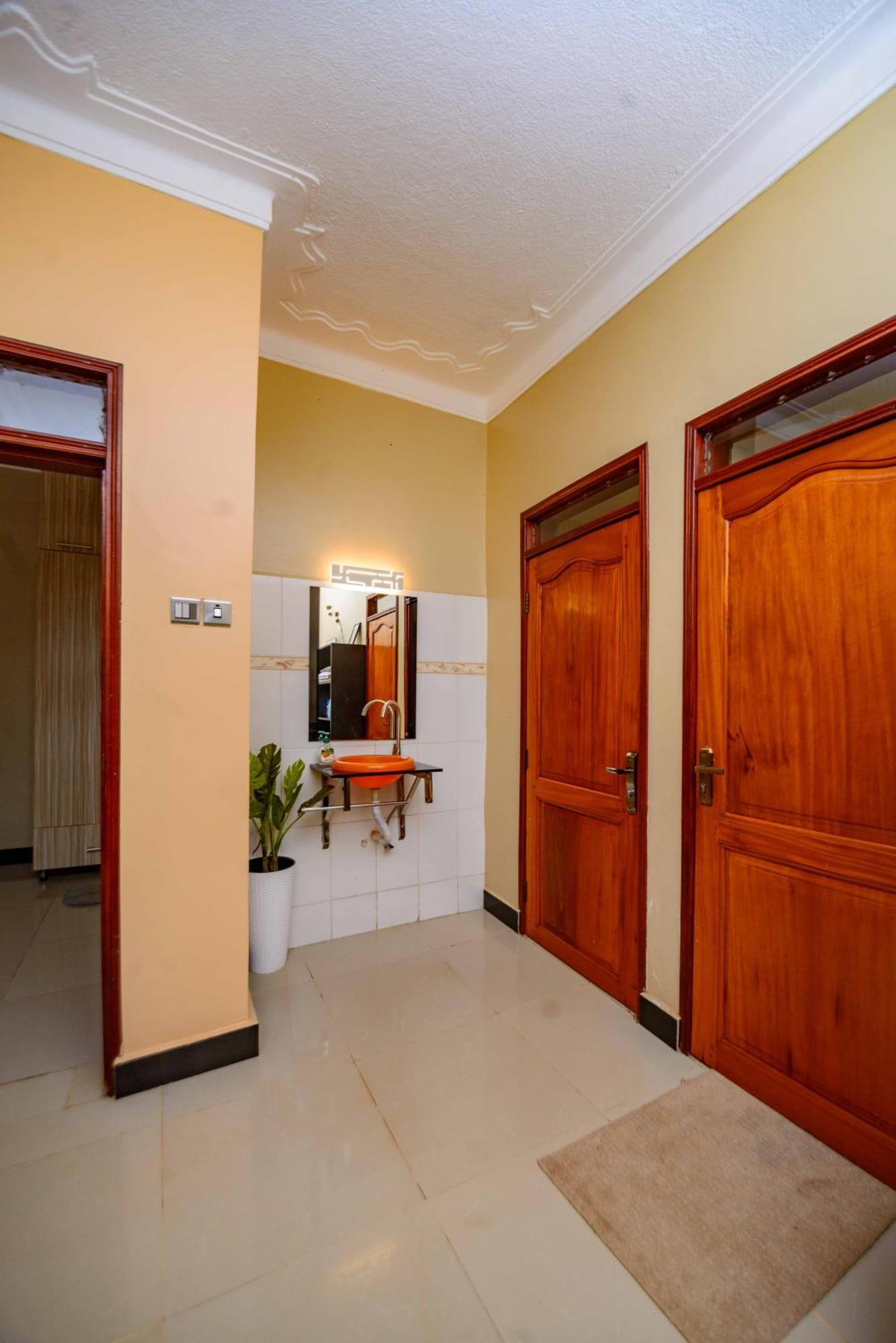 Png Guest House Kitende Kampala Exterior photo